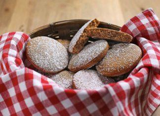 Colonial Ginger Cake Cookies Colonial Williamsburg ginger cakes from the Raleigh Tavern