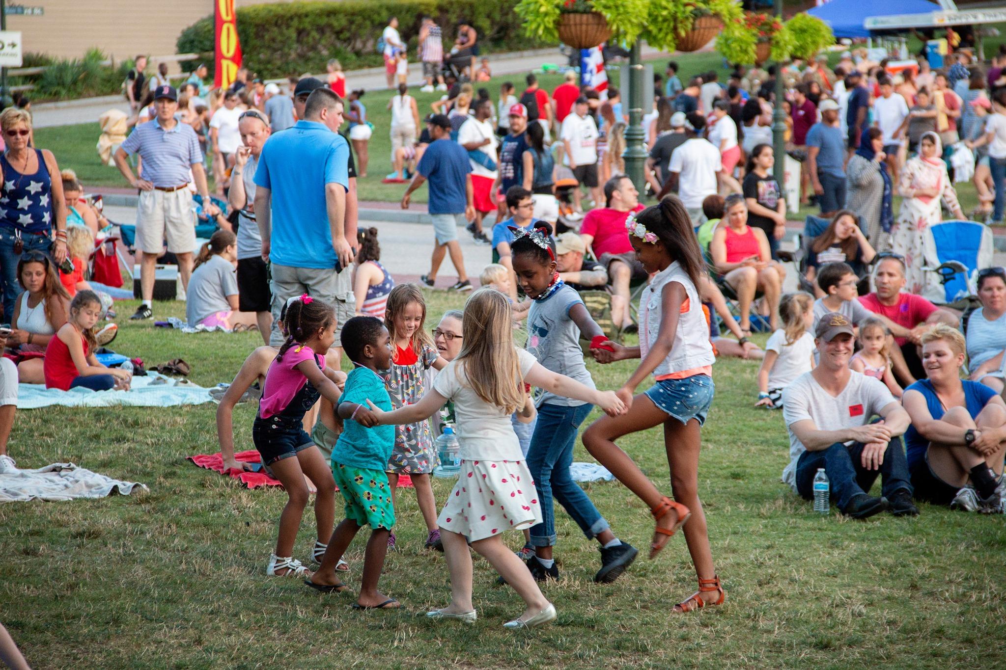 Yorktown virginia 4th of July Independence Day celebration for kids and families and fireworks