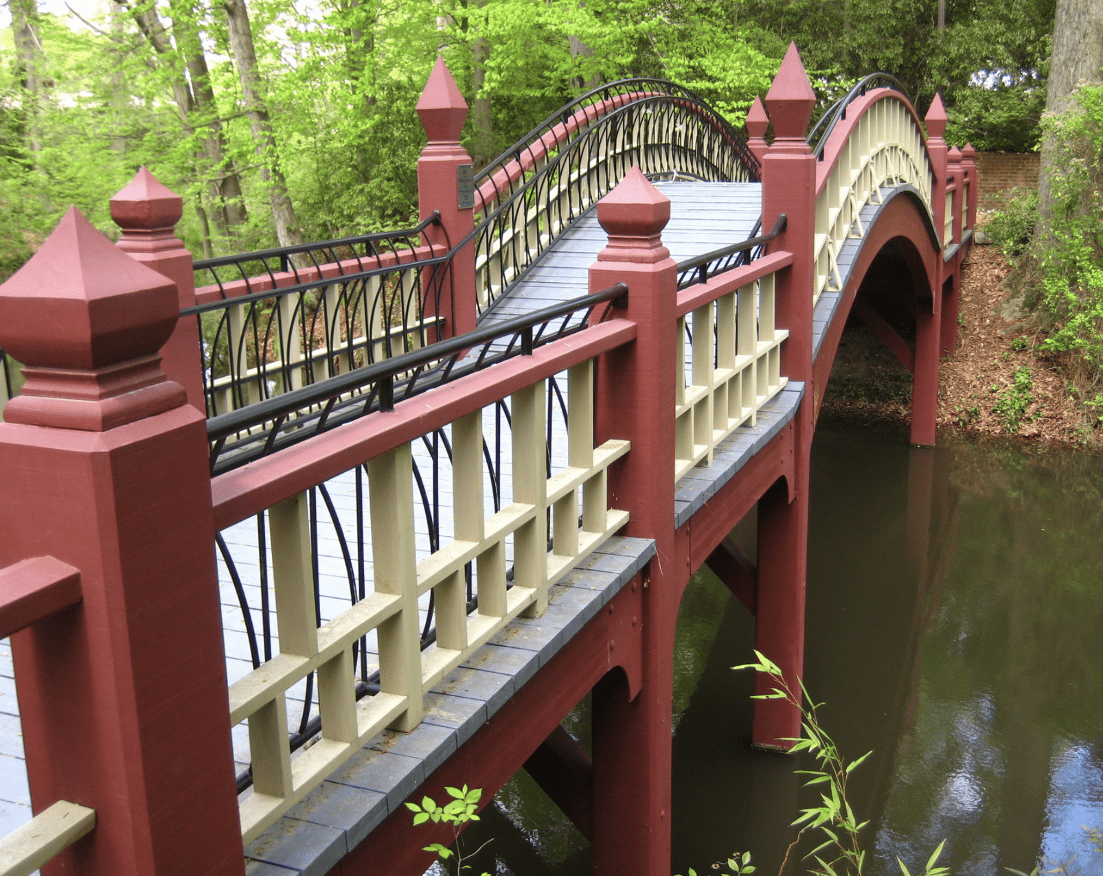 Crim Dell William and Mary romantic spots in Williamsburg Virginia, near Colonial Williambsburg