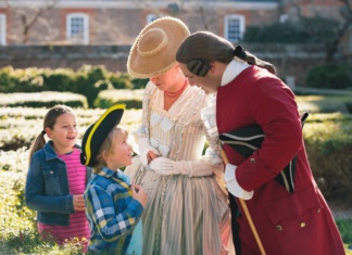 Mother’s Day in Williamsburg, Virginia Williamsburg-Virginia-kids-at-palace